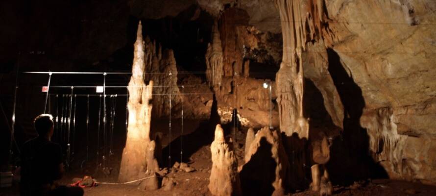 Manot Cave