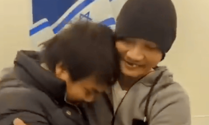 Freed Thai hostage embraces family member (Twitter screenshot)