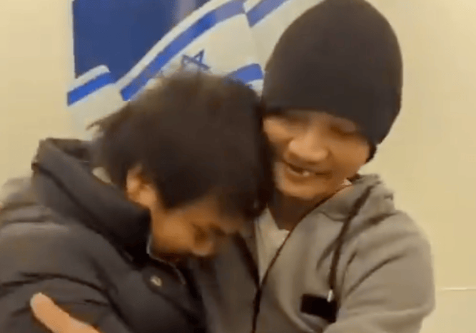 Freed Thai hostage embraces family member (Twitter screenshot)