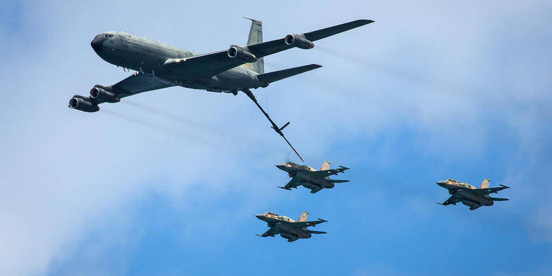 Boeing 707 refueling