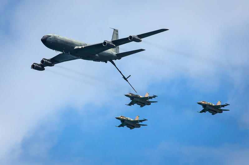 Boeing 707 refueling