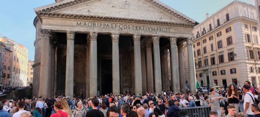 Tourists in Rome