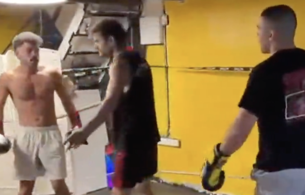 Israeli mixed martial artist Shimon Smotritsky defeated Israeli-born anti-Zionist influencer Ido Amiaz. (X screenshot)