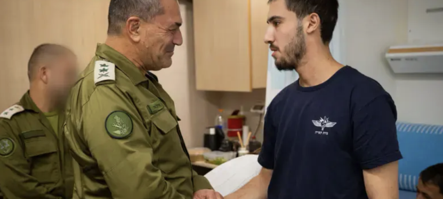Eyal Zamir with IDF soldiers